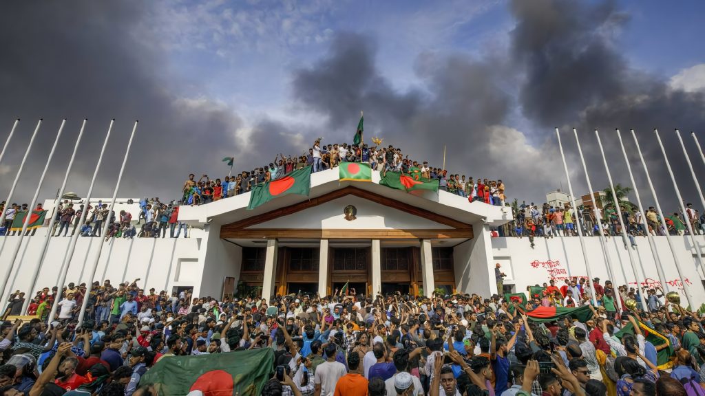 Bangladesh Bergolak: Presiden Bubarkan Parlemen