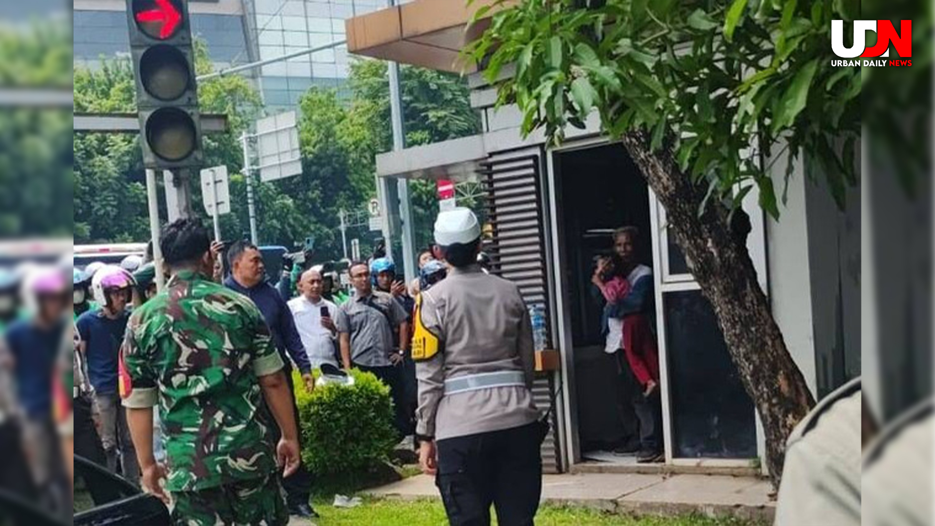 Efek Bystander: Ketika Penyanderaan Jadi Tontonan Warga