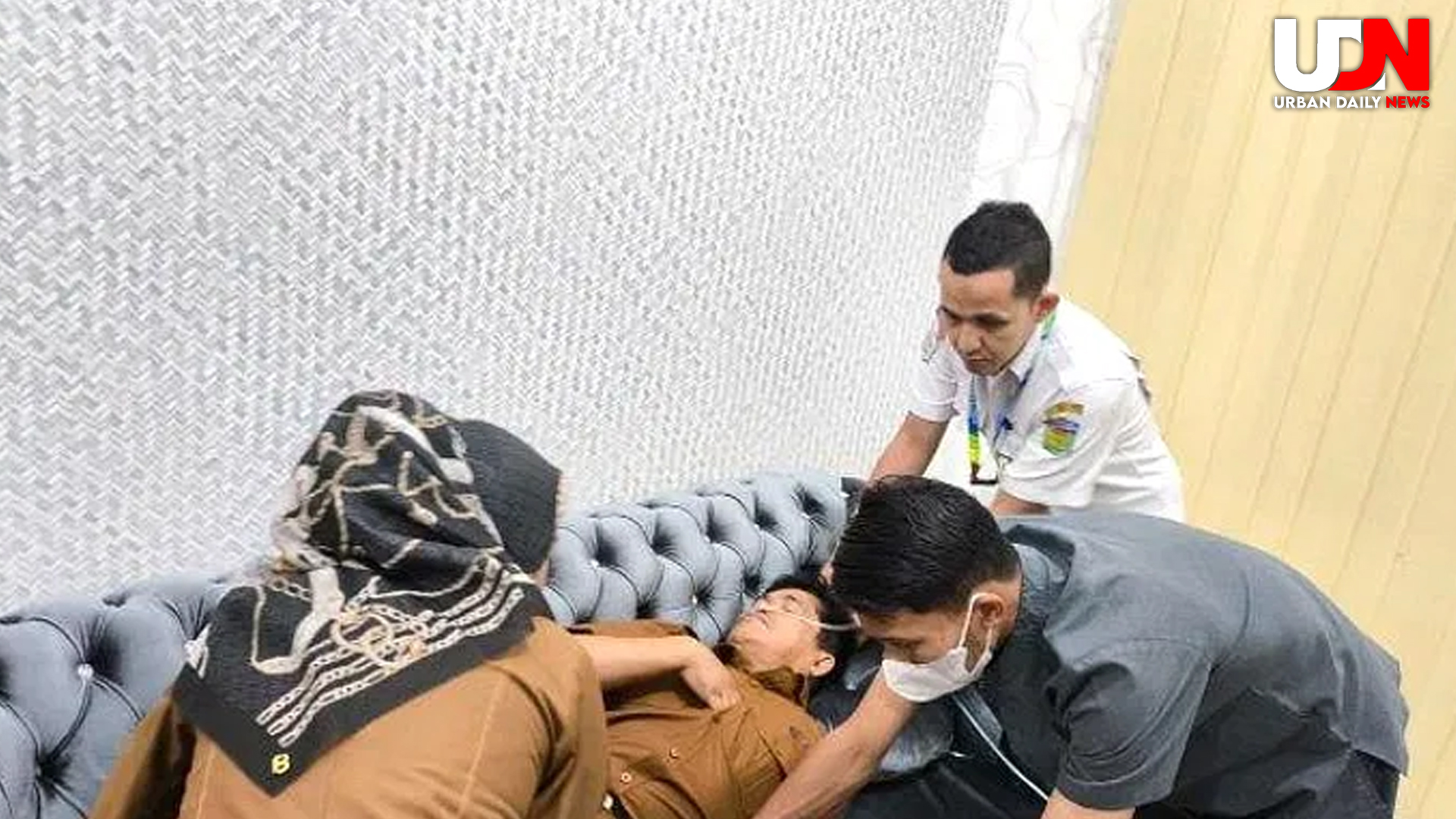 Saat Kadispora Sungai Penuh Pingsan di Tengah Kasus Korupsi