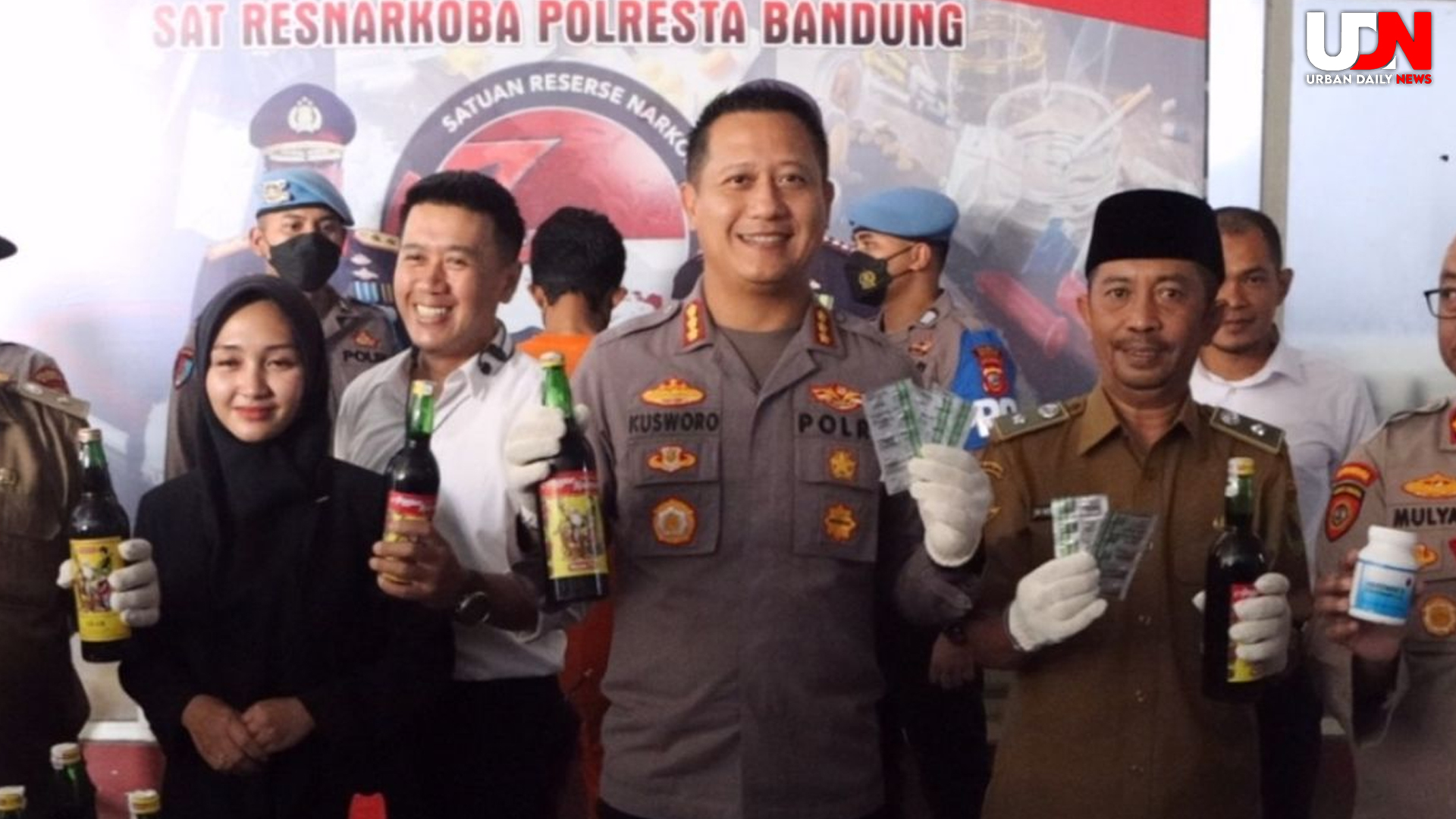 Gerebek Rumah di Bandung, Polisi Temukan Obat Ilegal