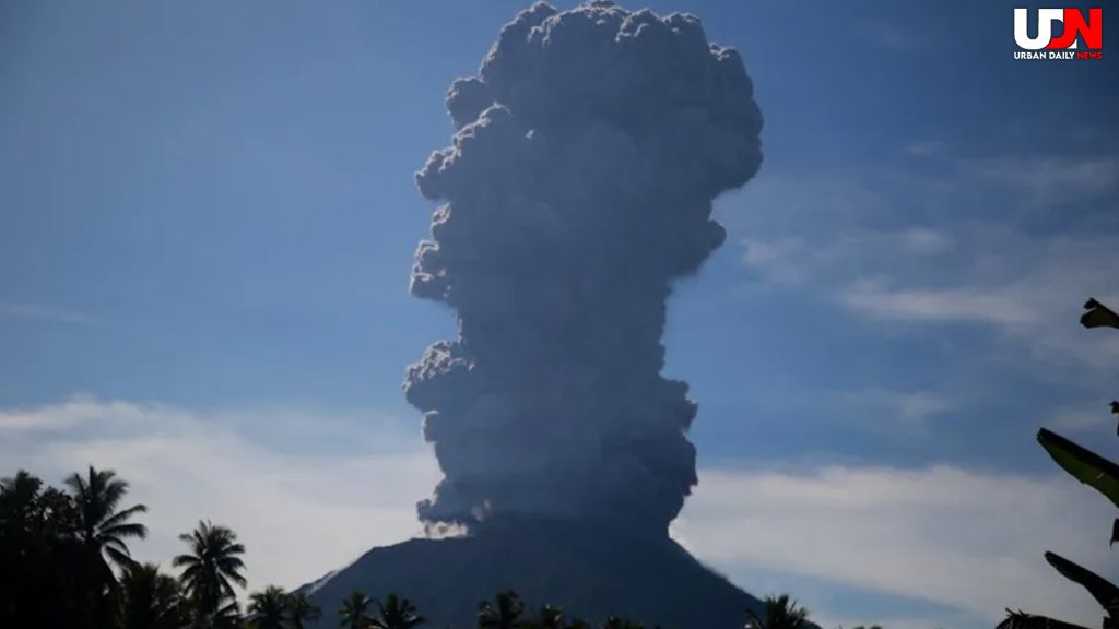 Gunung Ibu Meletus, Kolom Abu Capai 1.200 Meter ke Atmosfer