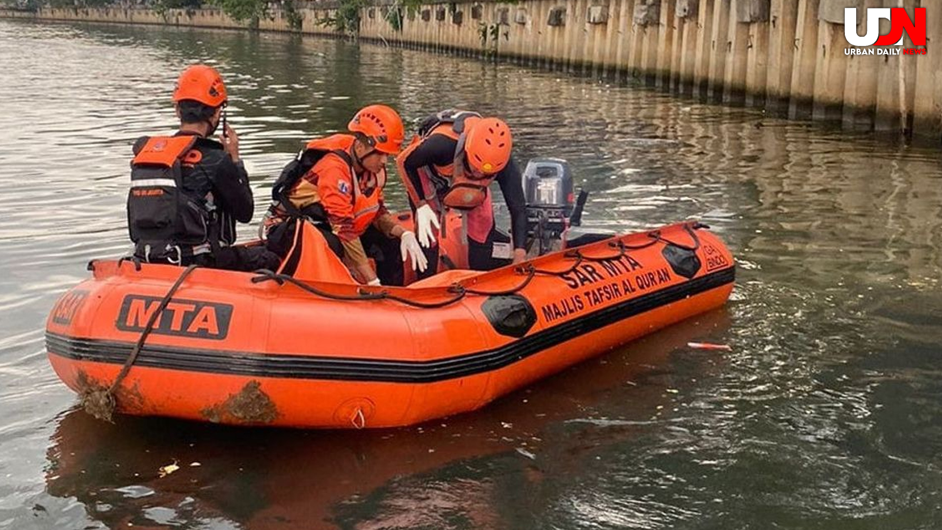 Tragis, Dua Bocah Tewas Mengambang di Kali Cengkareng